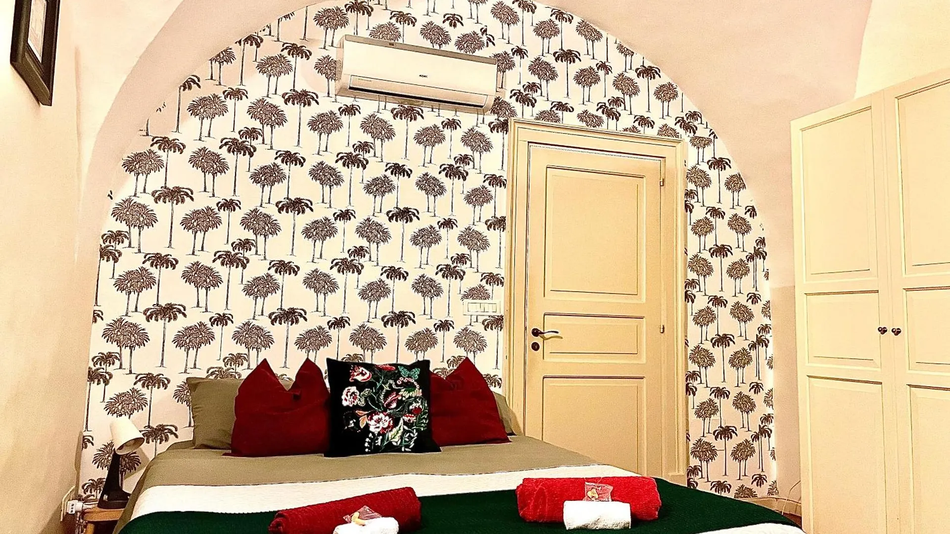 Dream Home - Lovely Space In The Heart Of Catania Apartment